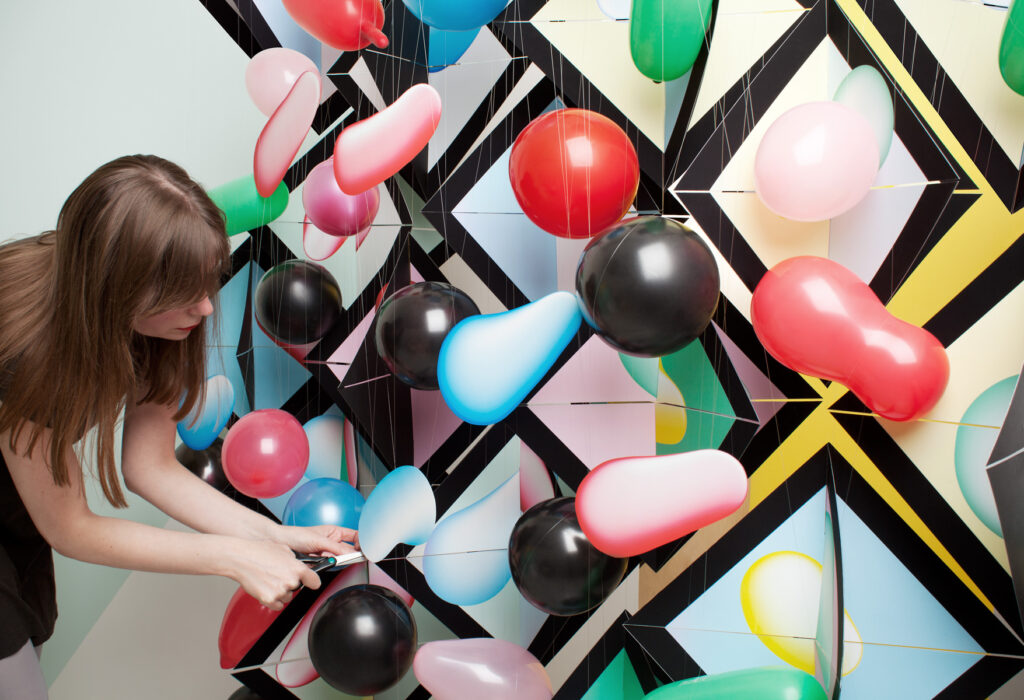 Elise-News-09-Behind-The-Scenes