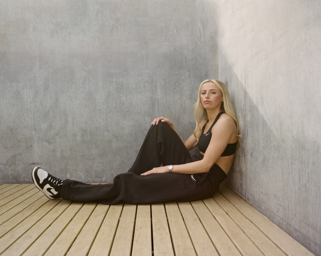 twenty-twenty-serena-brown-versus-chloe-kelly5