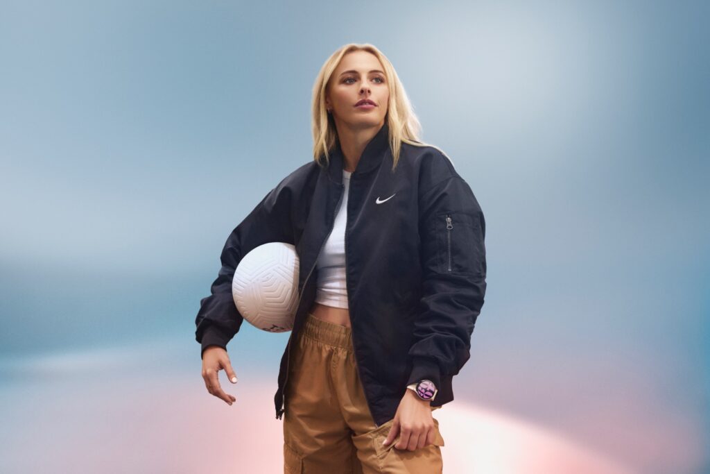 SAMSUNG_CHLOE_KELLY_01