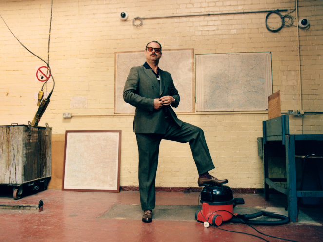 hollie corrceted blakc line