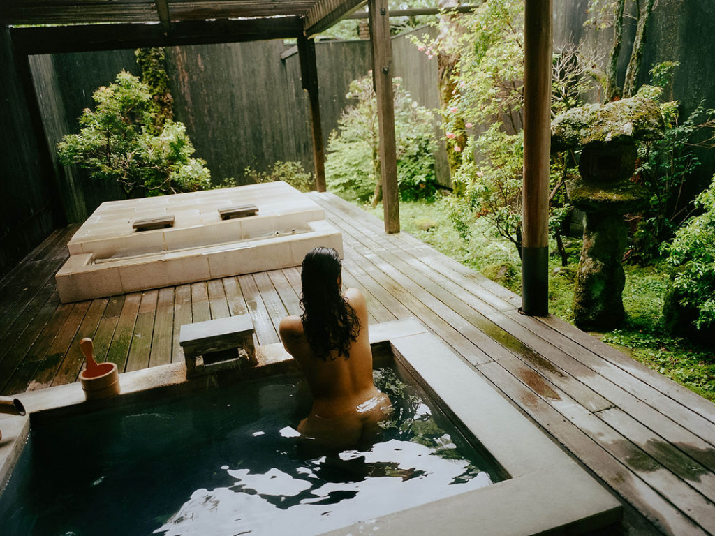 ivana main oage pic – rezied no blakc line