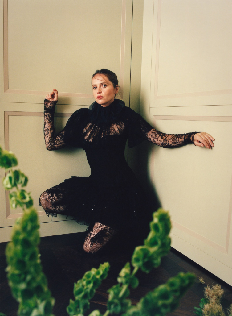 H.F_FELICITY.JONES_10.25_08B